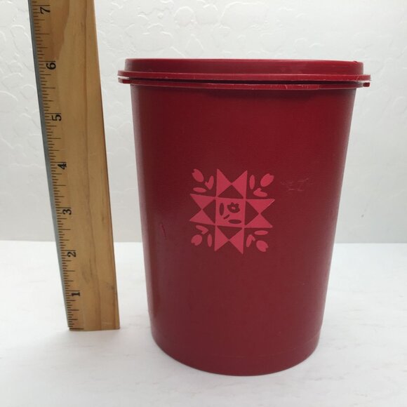 Vintage Rare Tupperware Servalier Red Tulip Quilt Container Sunburst Lid 811-13 - Picture 13 of 13